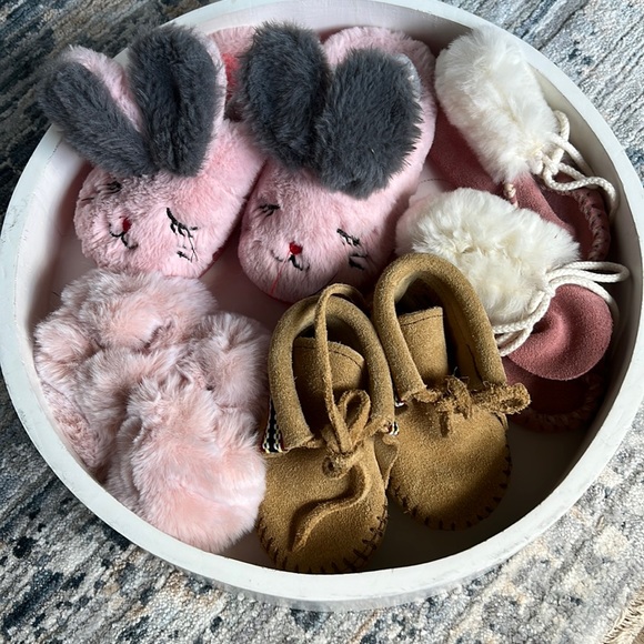 Minnetonka Other - Lot of 5 slippers 🐰🐰. Pink, furry, leather. Size NB-5.